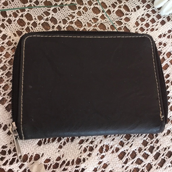 Quick Change Wallet - Picture 2 of 5